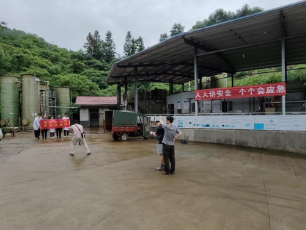 環保教育在行動——學（xué）生參觀勃發環保垃圾滲濾液（yè）項目現（xiàn）場學（xué）習全量化技術